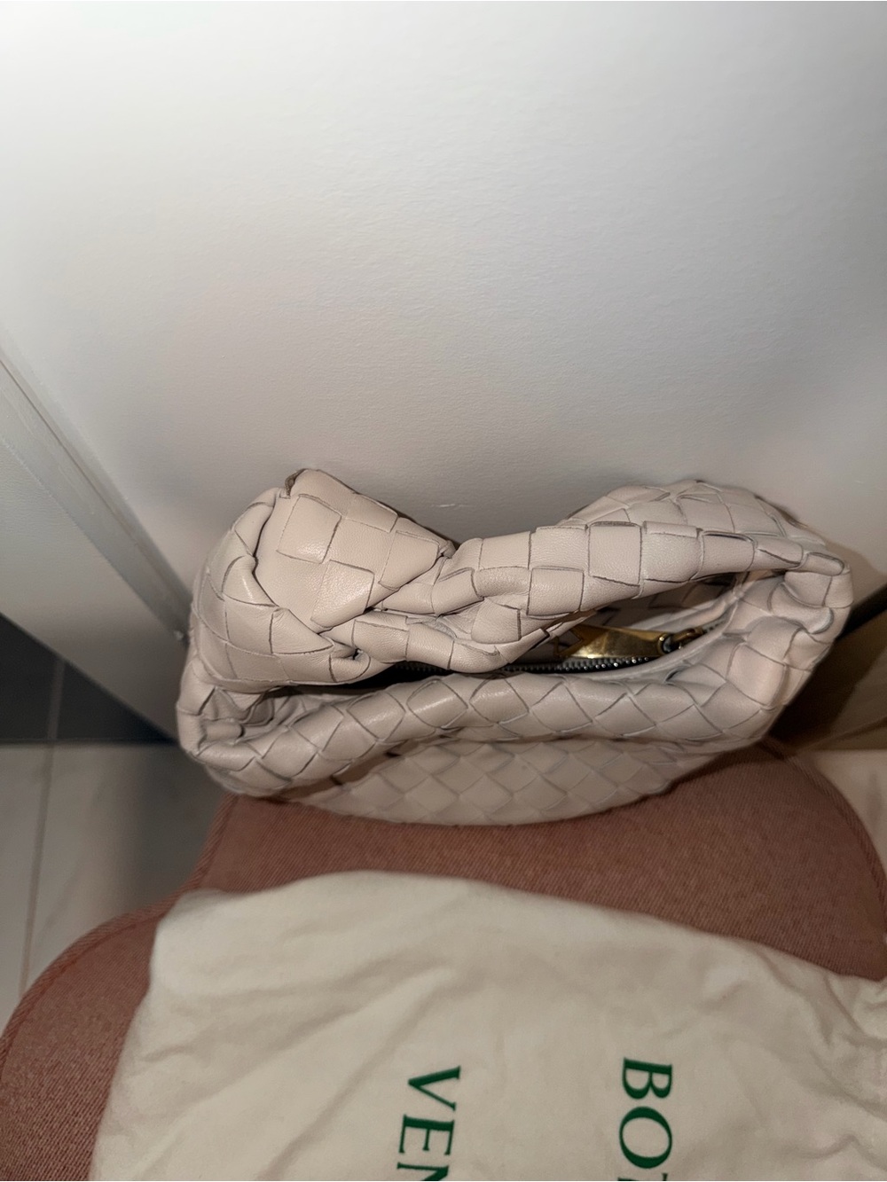 Bottega Veneta Cream Intrecciato Jodie Shoulder Bag - Picture 4 of 9